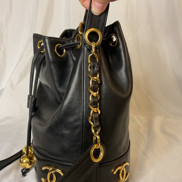 Vintage CHANEL Lambskin Bucket Bag W/Coin Purse - Picture 4 of 16